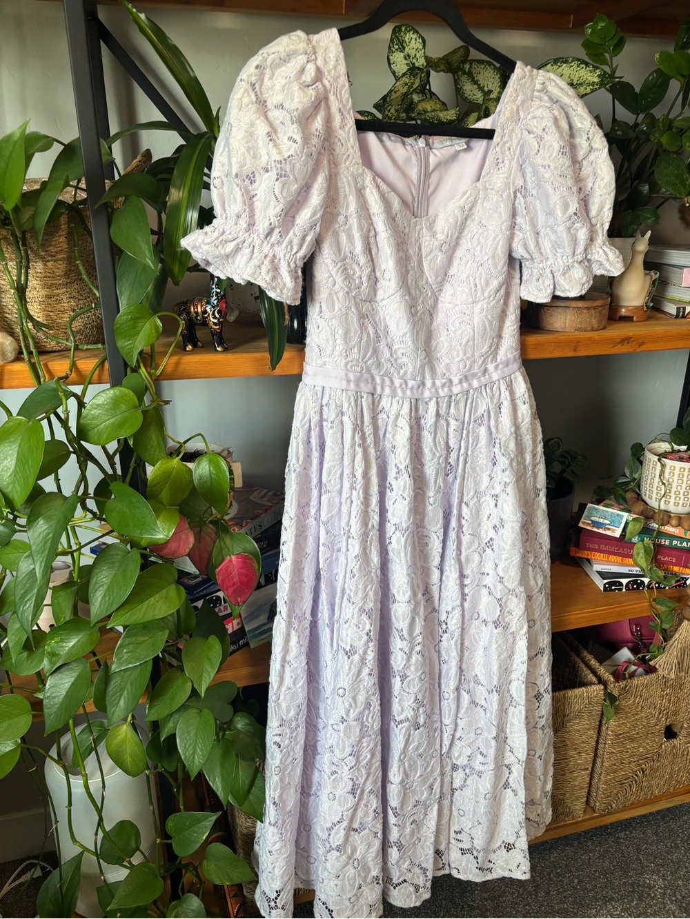 Ivy City Co Lace Midi Dress in Lilac with Puff Sleeves | XS - Picture 3 of 8